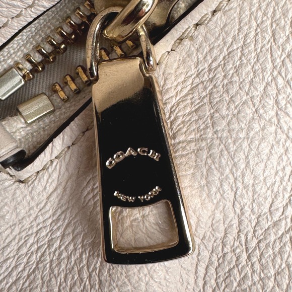 Coach Shoulder Bag Cream Pebble Leather Hobo Silver Hardware Everyday Neutral - Picture 11 of 14